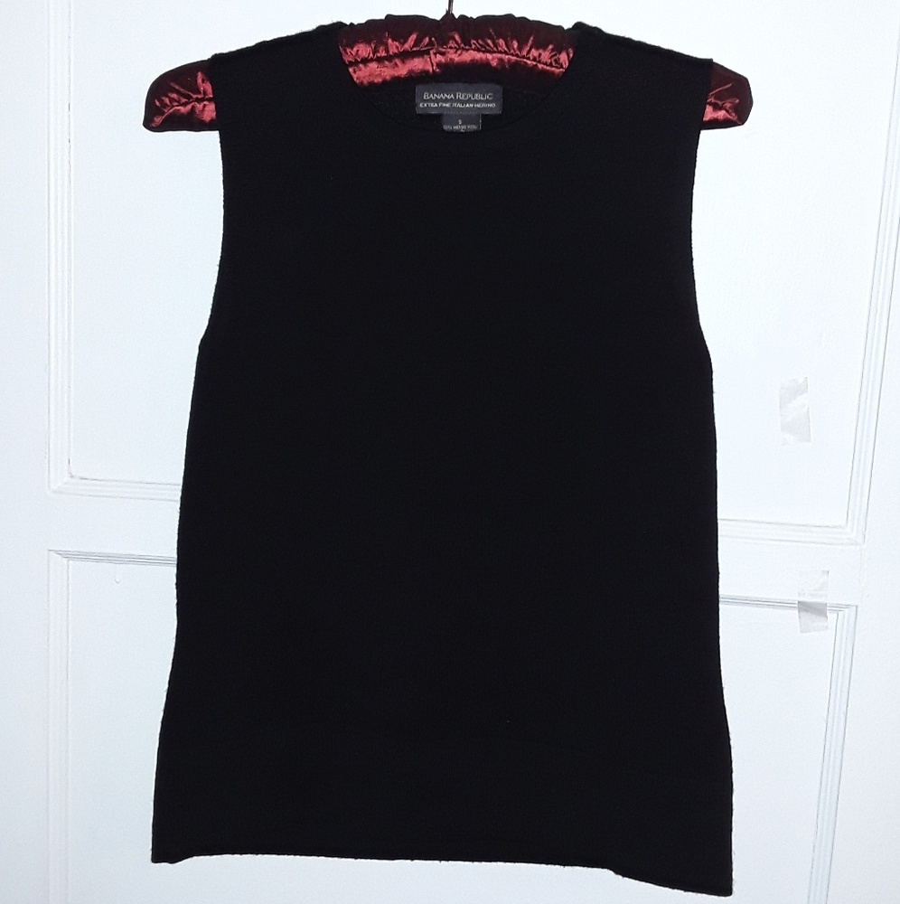 Banana Republic 100% wool sleeveless blouse